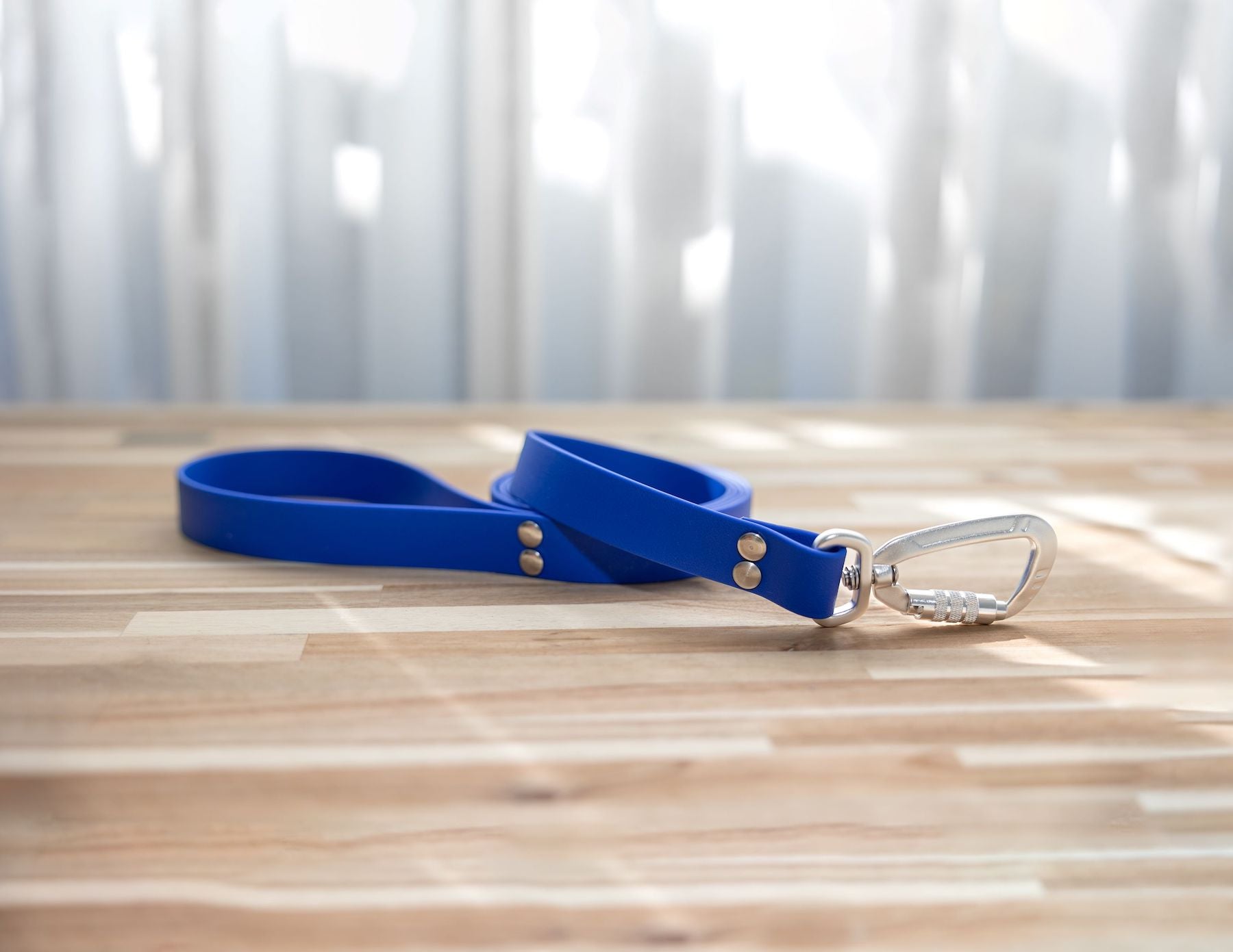 dog-lead-with-safe-lock-caribiner