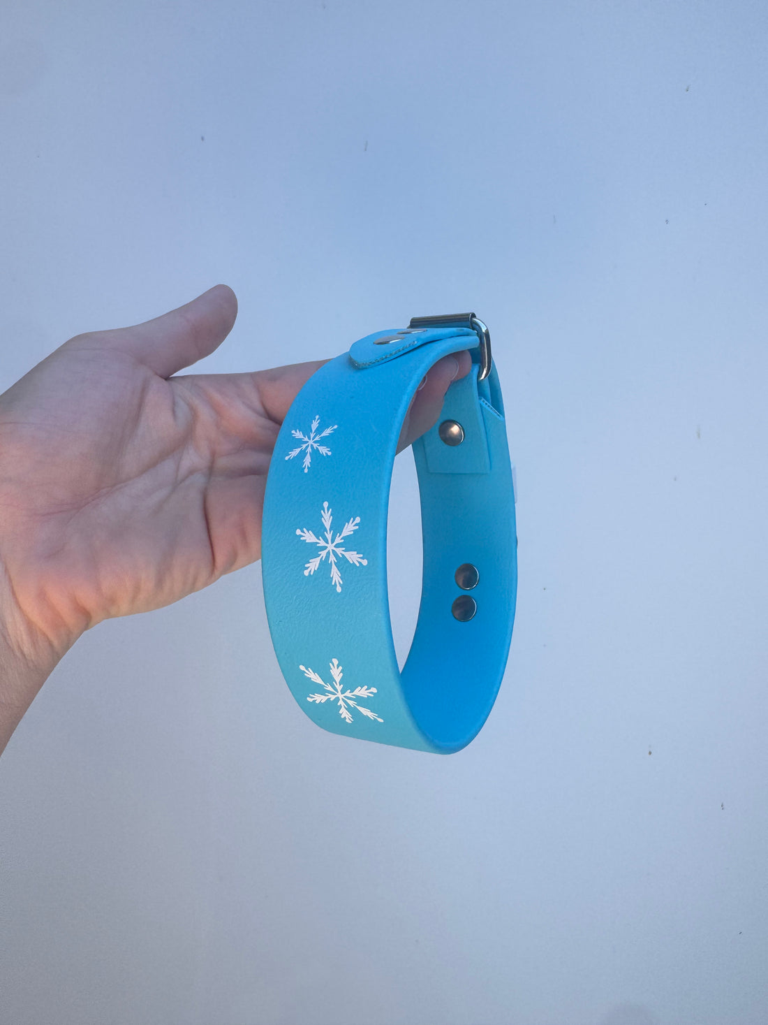 M (35-42cm neck) Light blue/snowflake print (3.8cm wide collar)