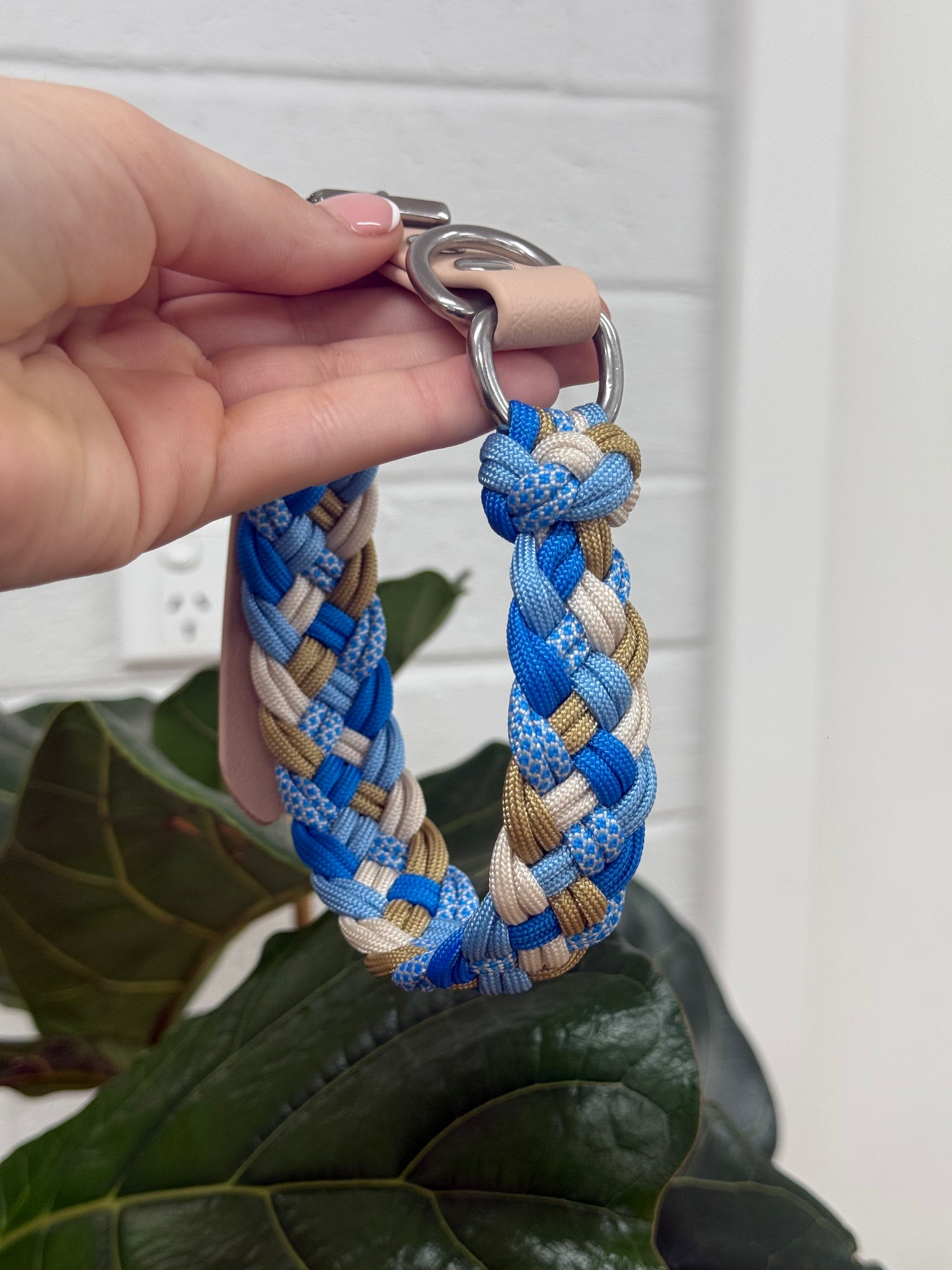 Paracord Collar - Size Medium