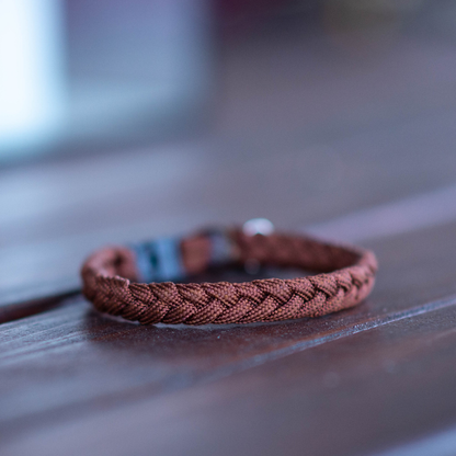 Brown Cat collar made from Paracord with break away buckle lying on a wooden table (5181971759244)
